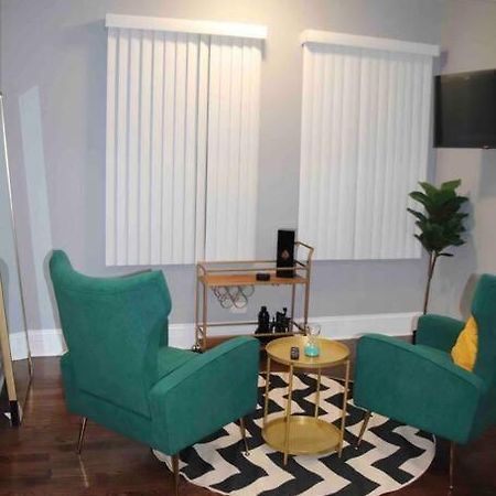 Upscale Apartment Westside Of Chicago Exterior photo