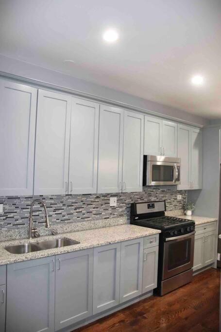 Upscale Apartment Westside Of Chicago Exterior photo